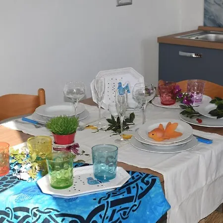 Moon - Con Bagno Privato E Spazi Comuni Con Altri Ospiti ゲストハウス クアルトゥ・サンテーレナ