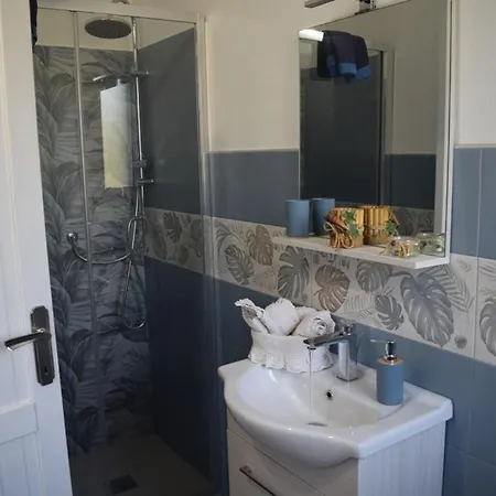 Moon - Con Bagno Privato E Spazi Comuni Con Altri Ospiti ゲストハウス