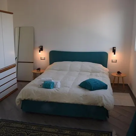 ゲストハウス Moon - Con Bagno Privato E Spazi Comuni Con Altri Ospiti クアルトゥ・サンテーレナ