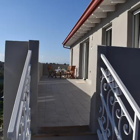 ゲストハウス Moon - Con Bagno Privato E Spazi Comuni Con Altri Ospiti クアルトゥ・サンテーレナ