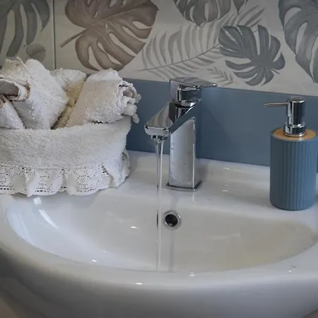 ゲストハウス Moon - Con Bagno Privato E Spazi Comuni Con Altri Ospiti *