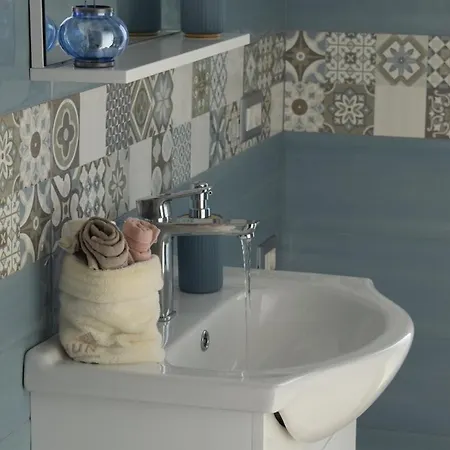 ゲストハウス Moon - Con Bagno Privato E Spazi Comuni Con Altri Ospiti クアルトゥ・サンテーレナ