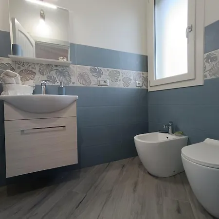 Moon - Con Bagno Privato E Spazi Comuni Con Altri Ospiti Quartu SantʼElena