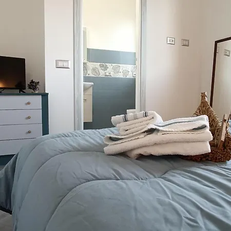 Moon - Con Bagno Privato E Spazi Comuni Con Altri Ospiti ゲストハウス クアルトゥ・サンテーレナ